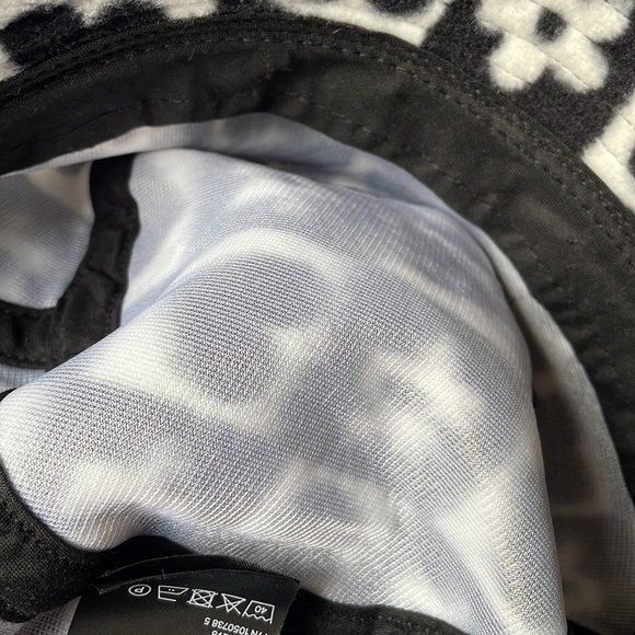 H&M NWOT hearts and flower checkered bucket hat black white fleece sweat band OS - Picture 9 of 9